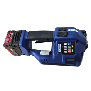 Ferramenta de cintagem a bateria: LGT 260 Cyklop em operação, utilizada para arqueamento de embalagens com fita PET